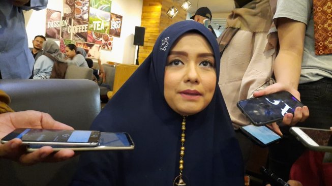 Lama Tak Nyanyi, Tika Ramlan Kini Serius Terjun ke Bisnis Modest Fesyen