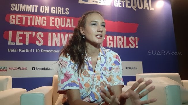 Nadine Chandrawinata Kini Wajib Ditemani Dimas Anggara saat Menyelam