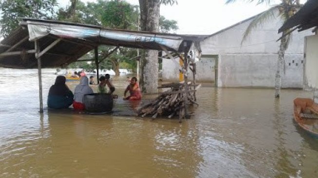 Landak Dilanda Banjir, Kades Desa Raja Pinta Warga Waspada