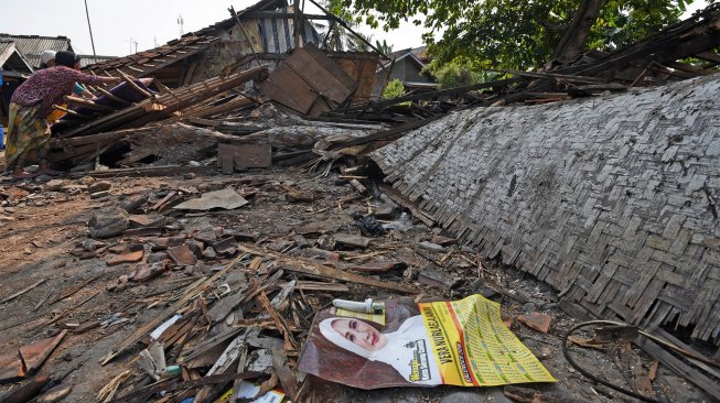 Penampakan Rumah Roboh Akibat Angin Puting Beliung di Banten