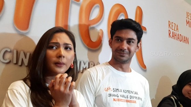 Reza Rahadian dan Jessica Mila [Sumarni/Suara.com]