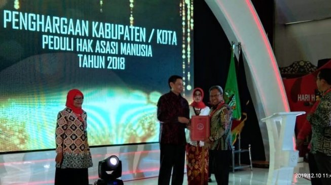 Ambon Buru, SBB Hingga Aru Dianugerahi Penghargaan Kota Peduli HAM