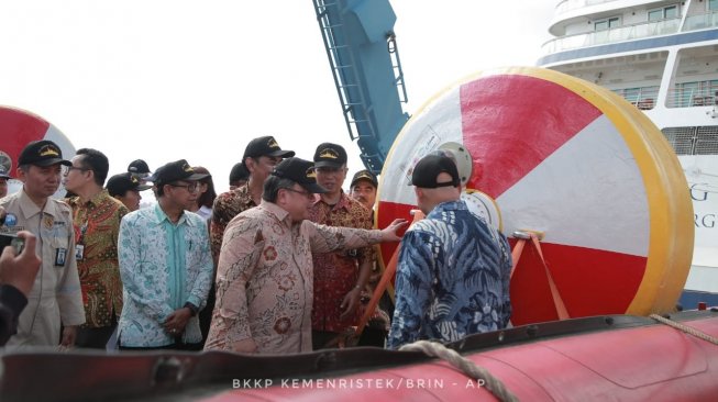  peluncuran Indonesian Tsunami Buoy atau InaBuoy. (BKKP Kemenristek)