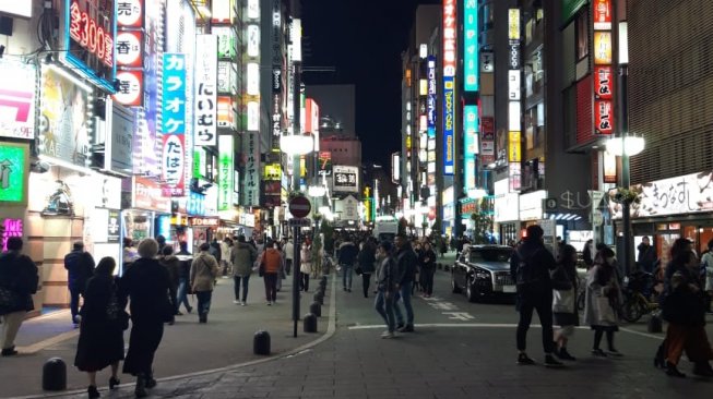Aturan Baru di Tempat Hiburan Malam Tokyo: Dilarang Ciuman!