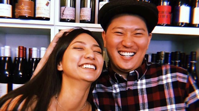 Sah Menikah, 5 Potret Romantisme Nadia Saphira dan Mikael Mirdad