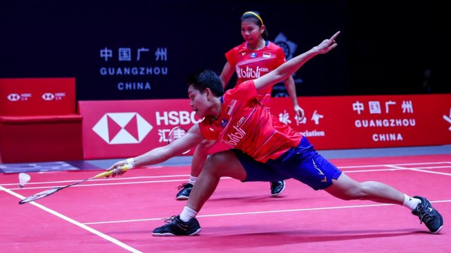 Pasangan ganda putri Indonesia, Greysia Polii/Apriyani Rahayu, takluk di laga perdana penyisihan Grup A BWF World Tour Finals 2019 dari Yuki Fukushima/Sayaka Hirota (Jepang), Rabu (11/12). [Humas PBSI]