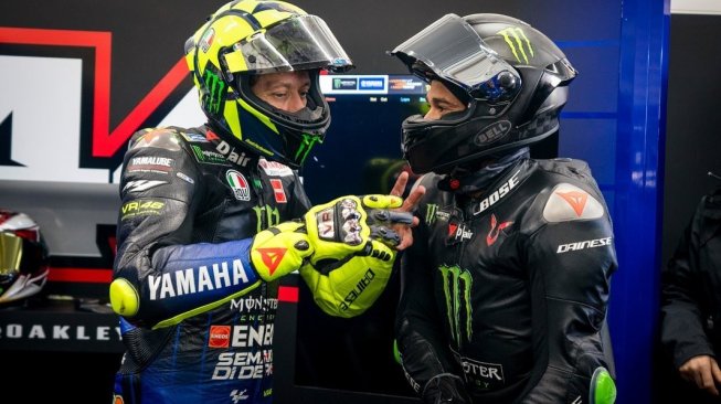 Minim Publikasi, Hamilton Akui Dirinya Nyaris Jatuh saat Duel Lawan Rossi