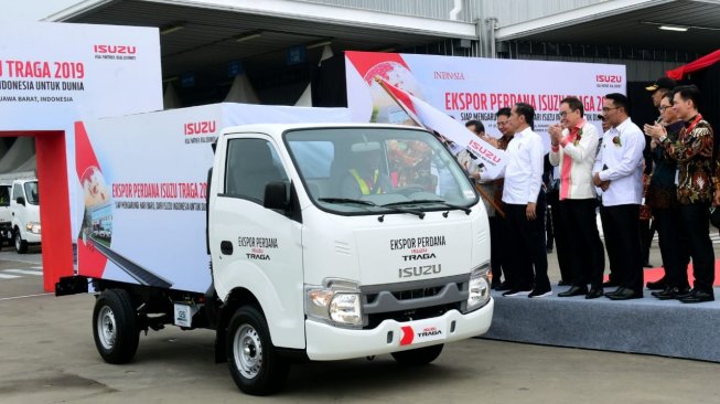 Presiden Joko Widodo resmikan ekspor Isuzu Traga [Biro Pers Sekretariat Presiden/[Muchlis Jr].