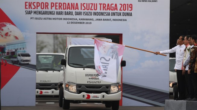 Presiden Jokowi melepas ekspor perdana Isuzu Traga di Karawang Timur, Jawa Barat [ANTARA FOTO/Akbar Nugroho Gumay]