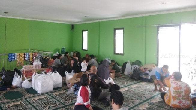 Bertahan di Masjid Al-Islam, Ini Alasan Warga Tamansari Pilih Melawan