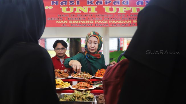 Suasana Festival Sumarak Minangkabau 2019 di Blok M Square, Jakarta Selatan, Sabtu (14/12). [Suara.com/ Alfian Winanto]