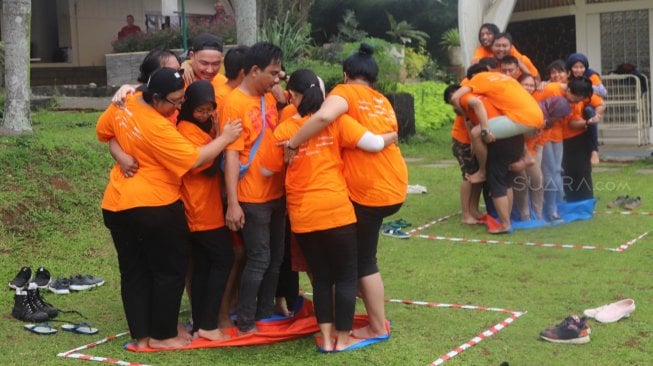 Suasana Gathering Arkadia Digital Media di Camp Hulu Cai, Ciawi, Bogor, Jawa Barat, Jumat (13/2/2019). [Suara.com/ Alfian Winanto]