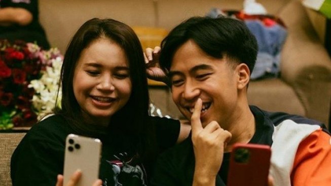 Kirim 'Hadiah' Yasin, Rossa Kenang Memori Berburu Rumah Bersama Vidi Aldiano