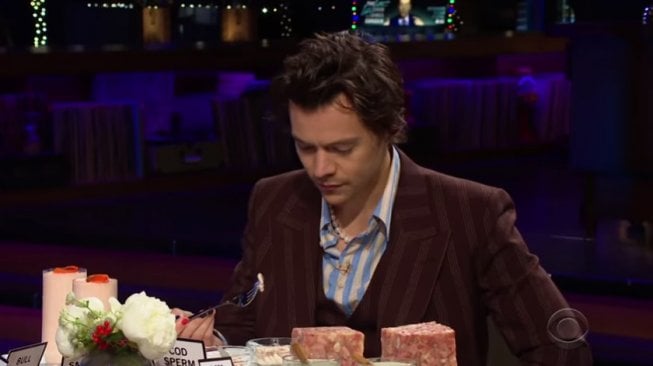 Harry Styles dan Kendall Jenner. (YouTube/The Late Late Show with James Corden)