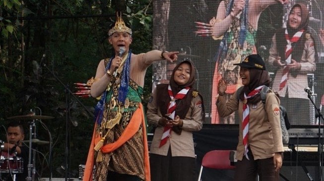 Demi Tampil Maksimal di Nitilaku UGM, Ganjar Dandan Jadi Wayang Sejak Subuh