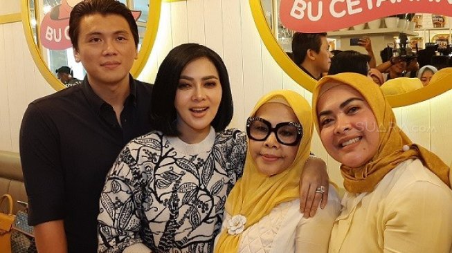 Warganet Nyinyir Tas Produk Adik Syahrini Dipasarkan ke Luar Negeri