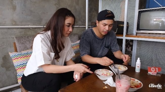 Liburan ke Yogyakarta, Glenn Alinskie dan Keluarga Cicipi 10 Kuliner Ini