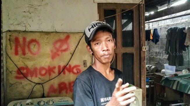 Cerita Sahroni, Tangkap Belasan Anak Ular Kobra di Kembangan Jakbar