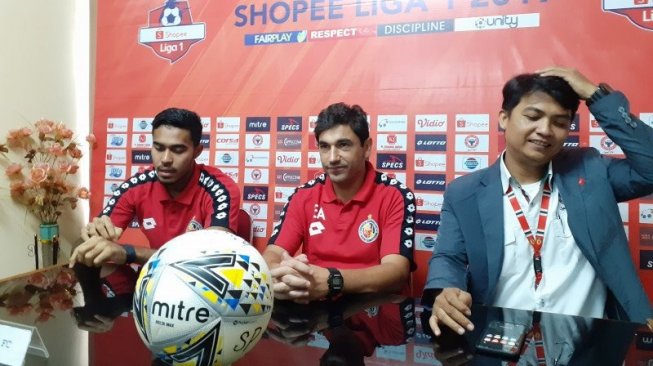 Pelatih kepala Semen Padang FC Eduardo Almeida (ANTARA/ Mario Sofia Nasution)