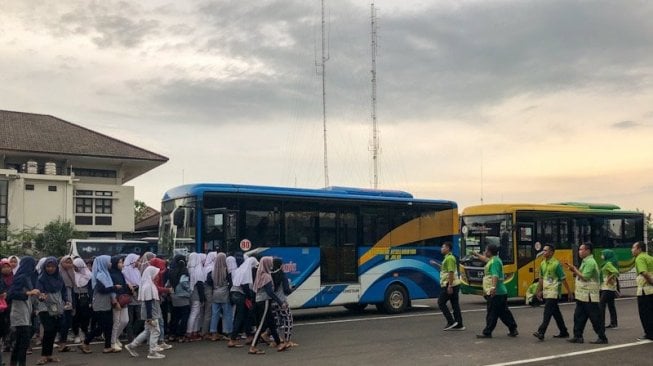 Antisipasi Nataru, Dishub Uji Coba GOR Amongrogo Jadi Alternatif Parkir Bus