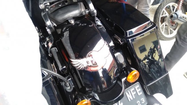 Barang bukti Harley-Davidson menabrak dua korban di Kota Bogor (15/12/2019) [Suara.com/Rambiga].