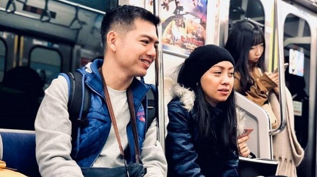 Nicky Tirta mengunggah foto bareng perempuan cantik di Instagram.