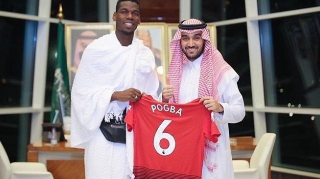 Pangeran Abdulaziz bin Turki Al Saud saat menerima tamu pesepakbola Manchester United, Paul Labile Pogba [Instagram: @arabian royal agency].