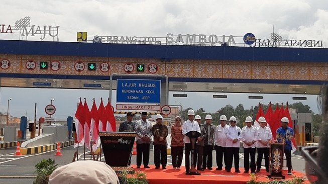 Resmikan Tol Balsam, Presiden Jokowi: Ini yang Pertama di Kalimantan