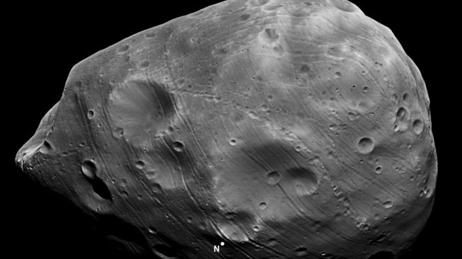 Mars Express mengambil foto salah satu Bulan Mars, Phobos. [NASA]