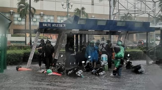 Jakarta Diguyur Hujan Deras, Kawasan Plaza Senayan Kebanjiran