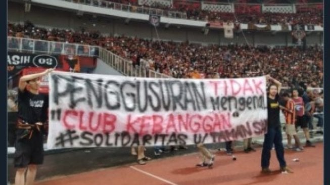 Lupakan Rivalitas, Jakmania Peduli Korban Gusuran Tamansari Bandung