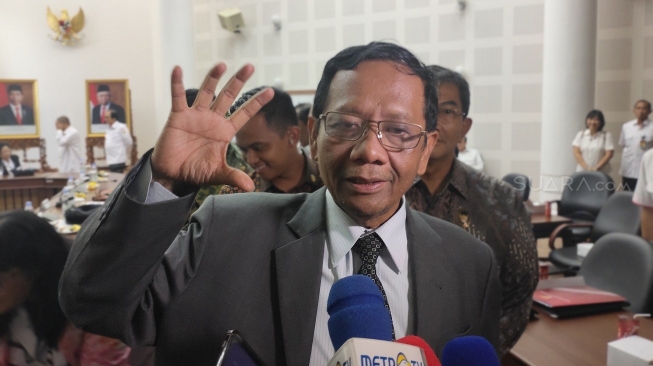 Ketua KPK Firli Bahuri Masih Aktif di Polri, Mahfud MD: Itu Hak Dia