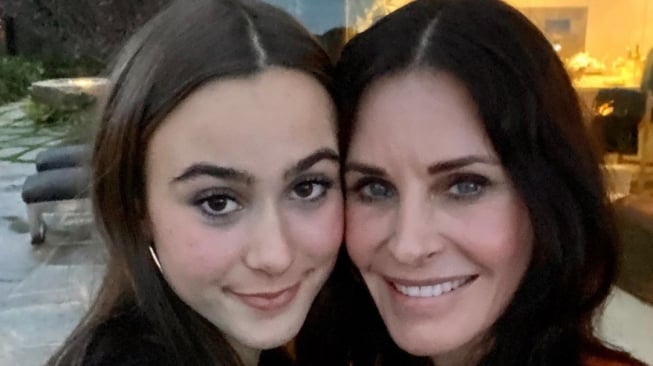 Dibilang Mirip Caitlyn Jenner, Courteney Cox: Oke, Aku Bisa Melihatnya!