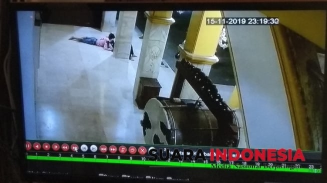 Dua ABG Ditangkap karena Mesum di Masjid, Videonya Viral