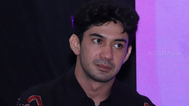 Belum Sempat Akting Bareng Ria Irawan, Reza Rahadian Menyesal