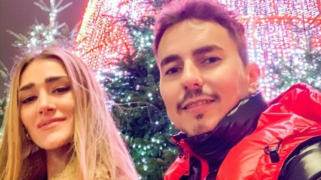 Jorge Lorenzo Foto dengan Model Cantik, Warganet: Mirip Ayu Ting Ting