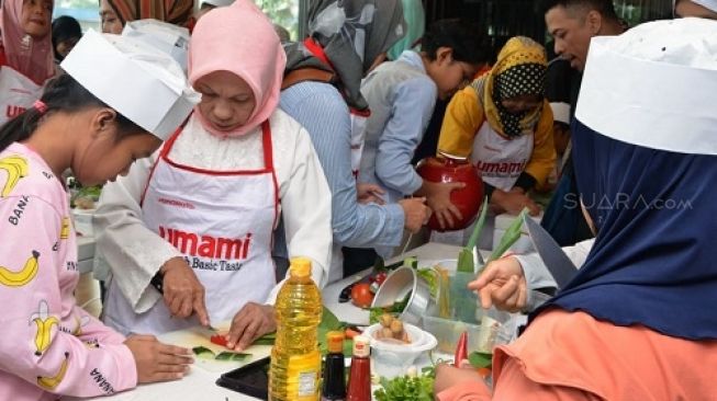 Serunya Lomba Masak Nasi Tumpeng Kekinian di Hari Ibu