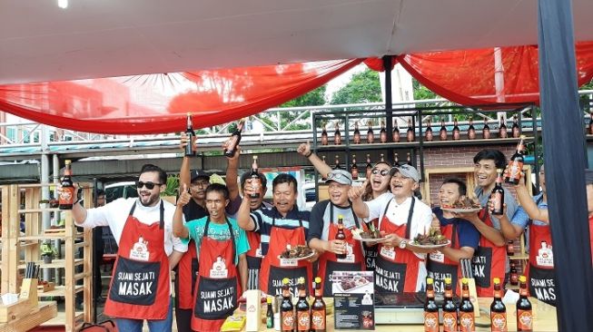 Cara Unik Rayakan Hari Ibu, Suami Diminta Ikut Lomba Masak!