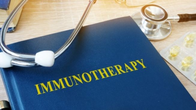 Illustration of cancer immunotherapy treatment.  (Shutterstock)