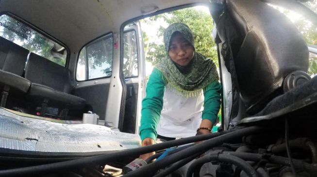 Mey Wulandari Guru SMK Otomotif Yogyakarta, pemenang Program Daihatsu Setia 2019 [Dok PT Astra Daihatsu Motor].