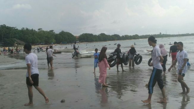 Dispar Tegaskan Pantai di Pesisir Banten Aman Dikunjungi 