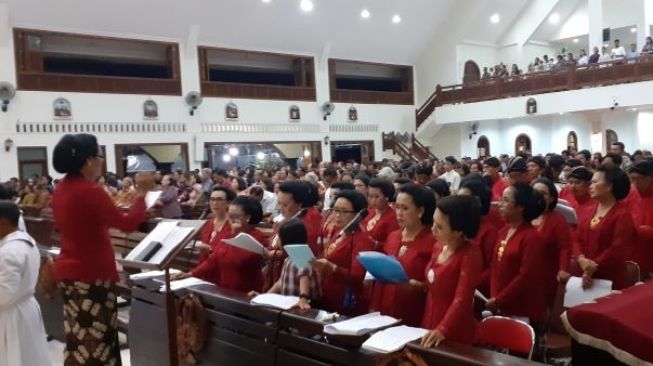 Misa Jawa di Gereja Katolik Santo Petrus Kanisius Wonosari. (Suara.com/Julianto)