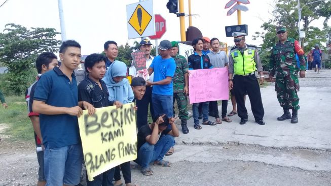 Sering Jatuh Korban, Warga Tuntut PT KAI Ganti Palang Pintu Kereta Api