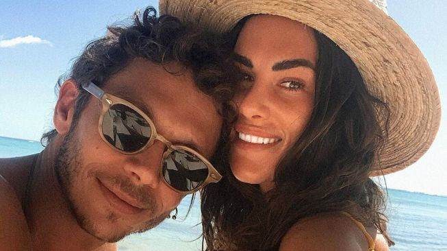 Valentino Rossi memanfaatkan liburan Nataru bersama sang kekasih, Francesca Sofia Novello. [Instagram/francescasofianovello]