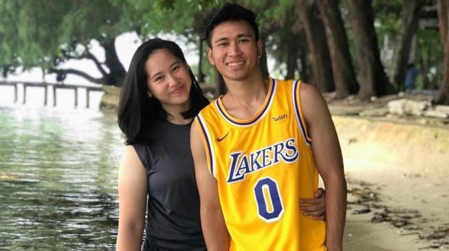 Pebasket NSH Jakarta, Andre Rorimpandey (kanan), bersama sang kekasih yang juga atlet basket putri Indonesia, Priscilla Annabel Karen. [Instagram/andrearorimpandey]