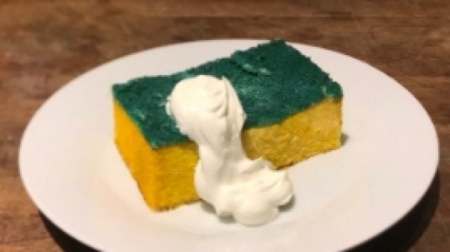 Kocak, Sponge Cake Ini Berbentuk Mirip Spons Cuci Piring Sungguhan