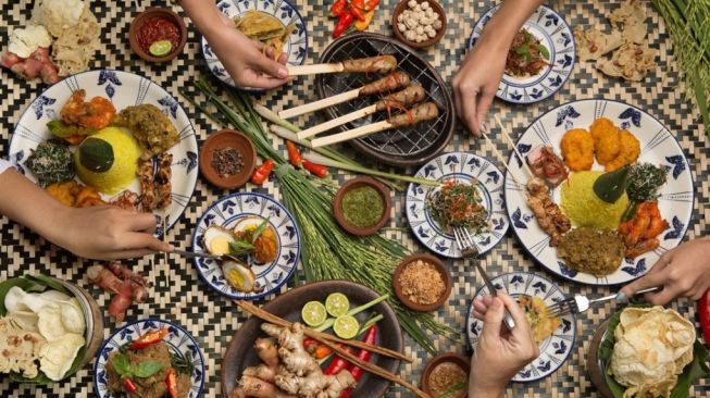 Ini 6 Makanan Indonesia yang Sering Disajikan Saat Natal Tiba!