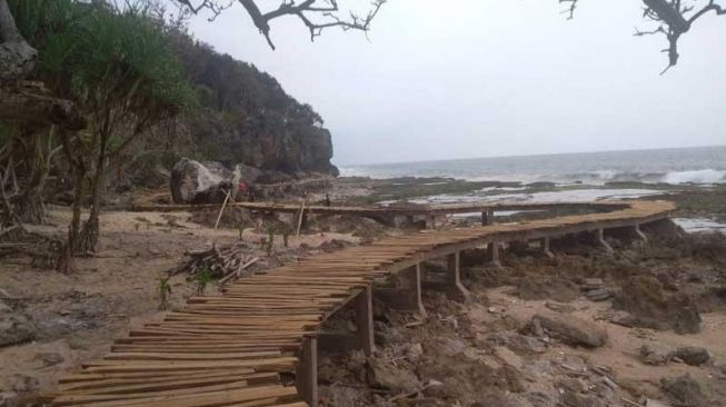 Pantai Karang Bokor Lebak Ditata, Spot Selfie dan Home Stay Mulai Dibangun