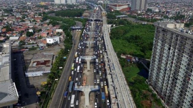 Puluhan Ribu Kendaraan Keluar Jakarta Selama Natal Dan Tahun Baru