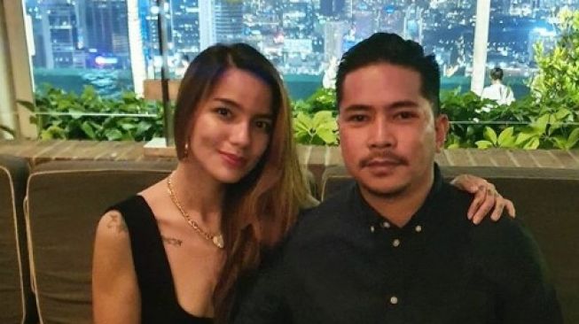 Sheila Marcia bersama kekasihnya, Dimas Akira.